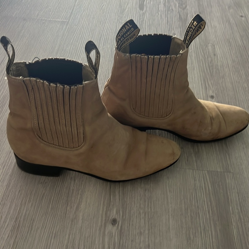 Boots - Picture 3 of 4